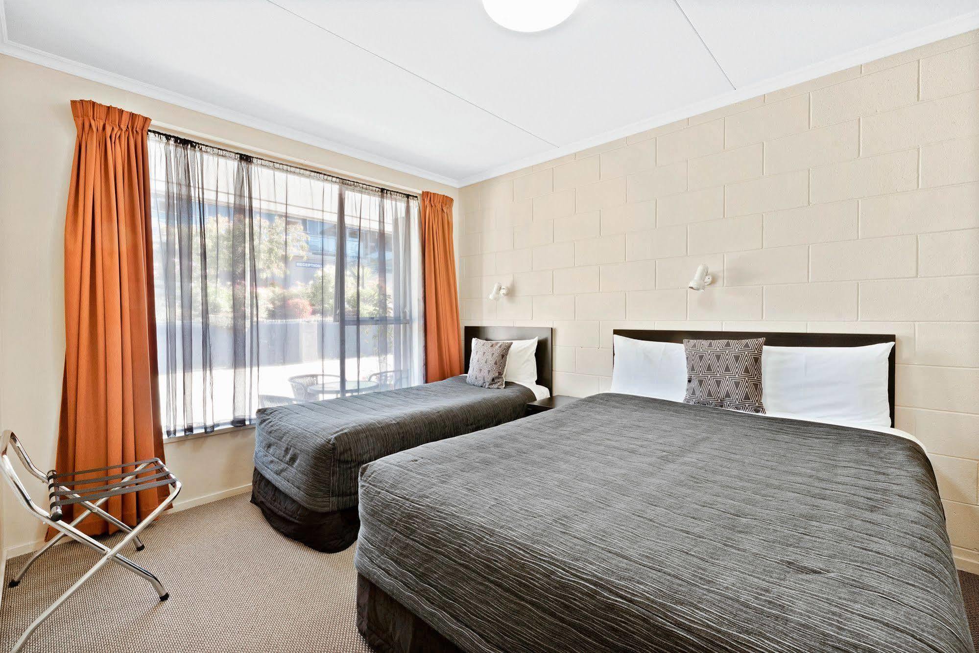 Central Gateway Motel Cromwell Esterno foto